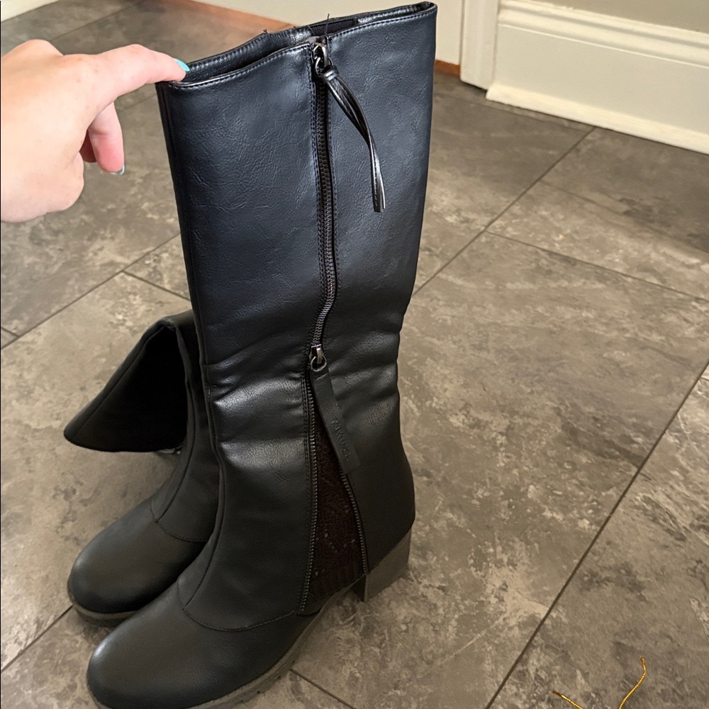 Mukluks Black Boots with Zipper